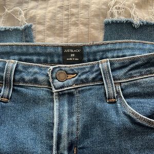 Just Black Jeans // Size 29 // Skinny ankle // Distressed